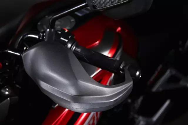 五羊本田猛鸷cb190x有时钟显示吗,猛鸷190对比新大洲本田cb190x