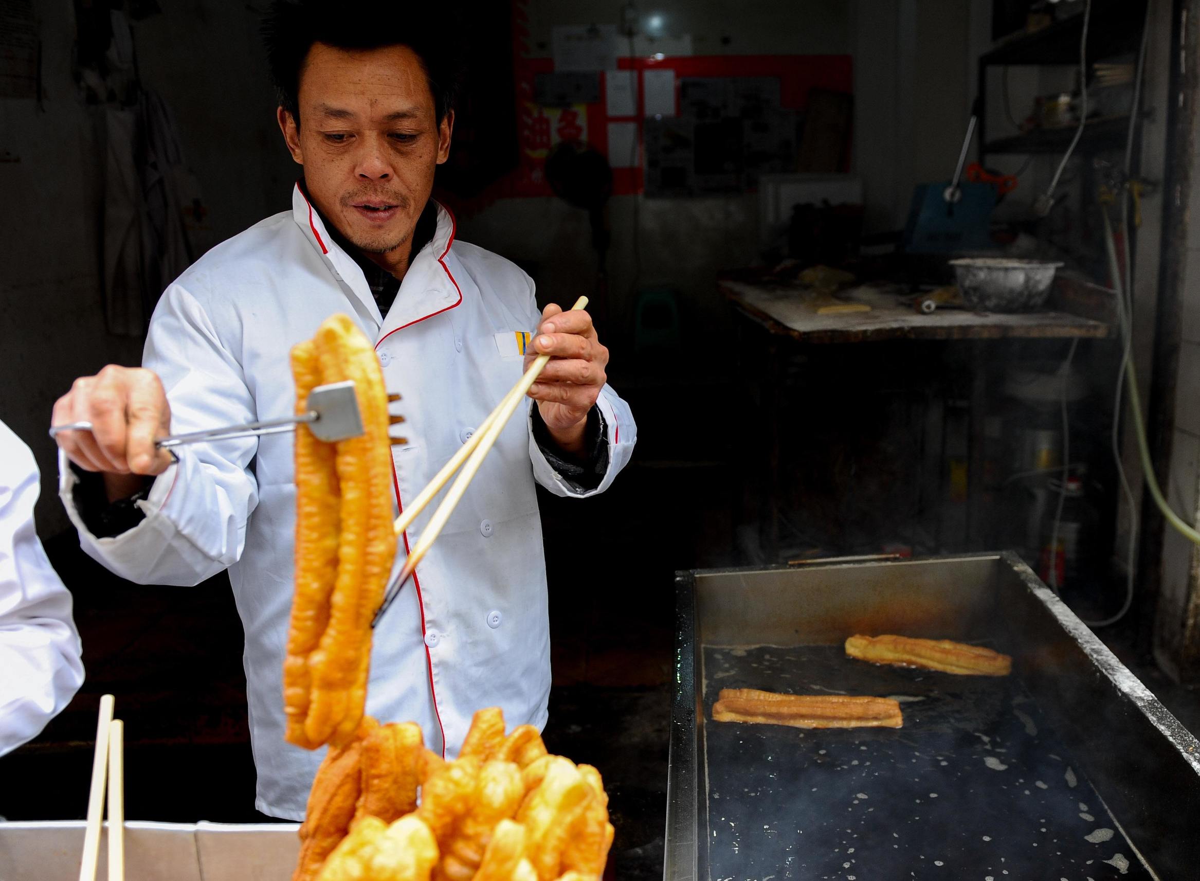 油条怎样铝才不会超标,油条铝的残留量超标危害症状