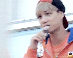 有钱了有钱了，我都不知道怎么花！此处应该艾特EXO