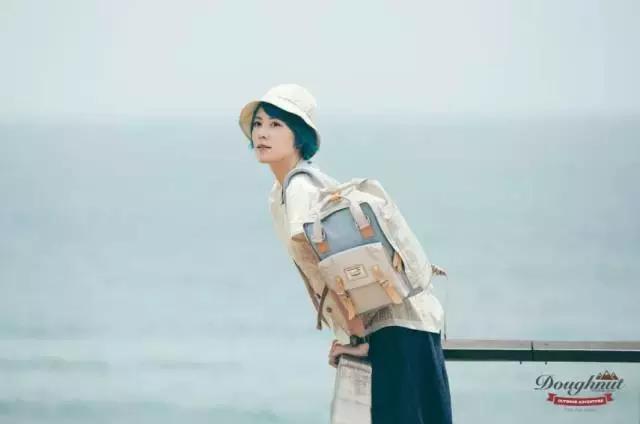 背了这个“甜甜圈”包包，我彻底放弃了北极狐