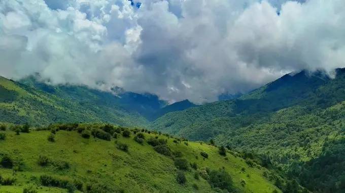 北纬30°神秘之境，在高山草甸、追逐鹿群，这里美的像天堂！