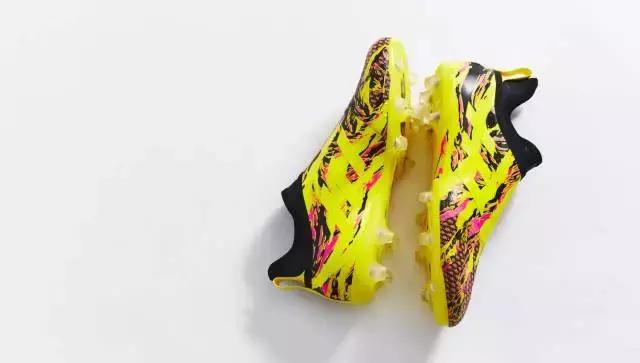 迷妹们都爱买爱豆代言的产品表忠心，这双暂时买不到的鞋先来了解