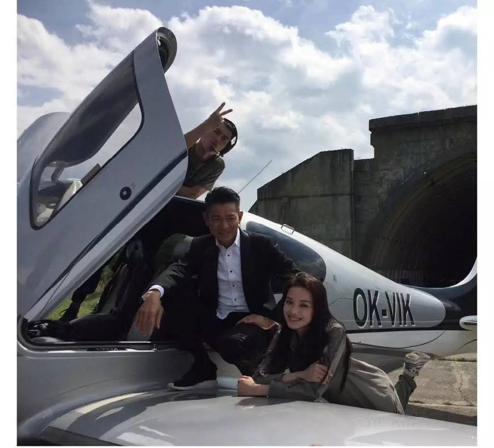 冯德伦舒淇图文,舒淇为冯德伦庆生晒照称最帅导演