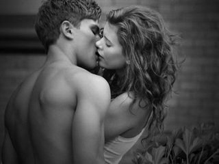 泡妞中进挪升级关系的三个核心原则