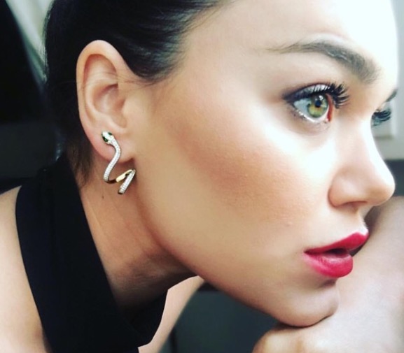 赵丽颖和杨幂白西装,别人家的男友