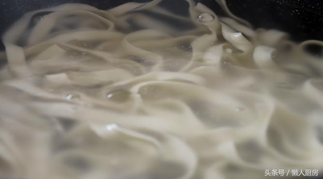 教你做一碗油泼辣子面,教你做油泼面的方法