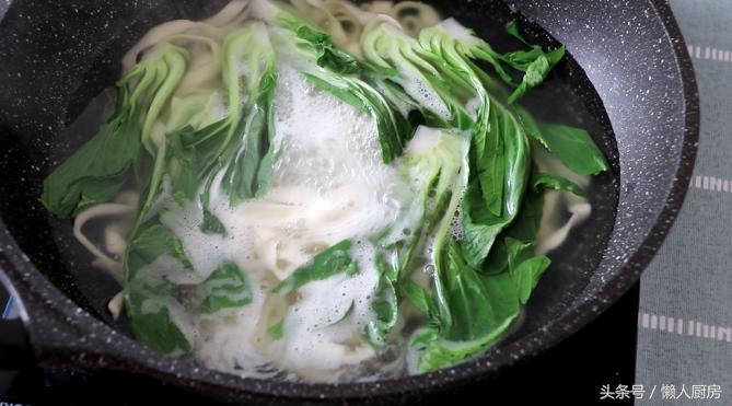 教你做一碗油泼辣子面,教你做油泼面的方法