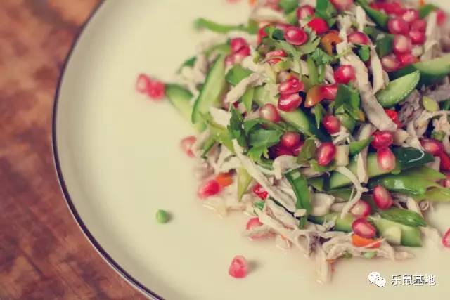 即将收获的石榴既美观又美味,又大又红的石榴真好吃