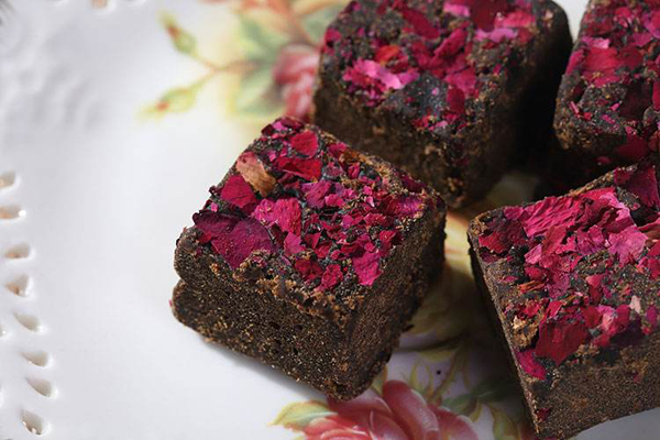 月经量少当心卵巢衰老月经不调,月经量少怎么保养卵巢月经推迟