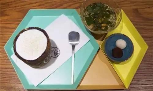 一般餐厅餐盘摆放技巧,餐厅上菜托盘