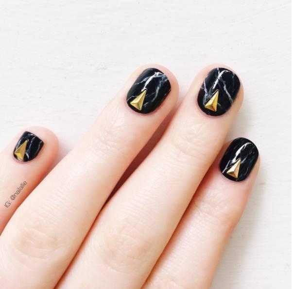 美甲饰品掉色了怎么办,美甲上的珍珠饰品掉色了怎么办