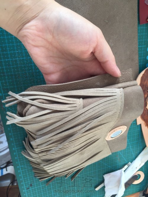 每个女孩子都要有个金锁,每个女孩都会带一个包吗