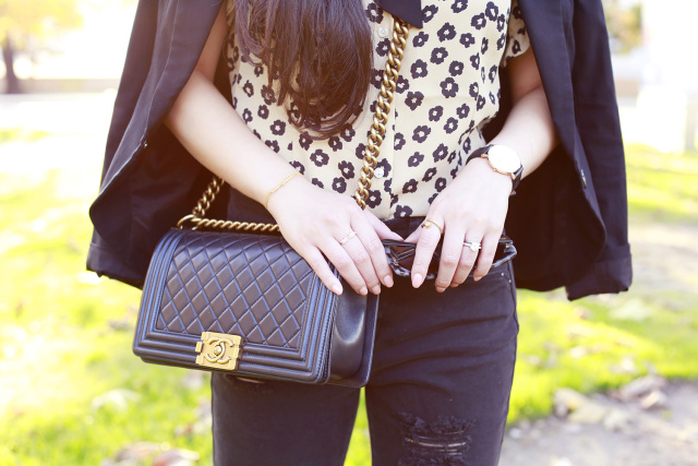 香奈儿小金球包包价格表官网,香奈儿包包好还是lv包包好