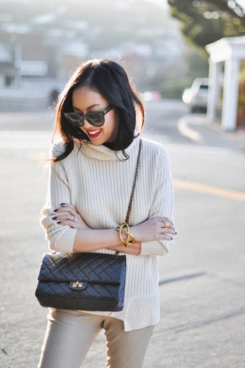 香奈儿小金球包包价格表官网,香奈儿包包好还是lv包包好