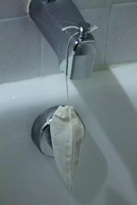 茶叶渣喝完别倒！放太阳底下晒干了，还有这么神奇的用途！