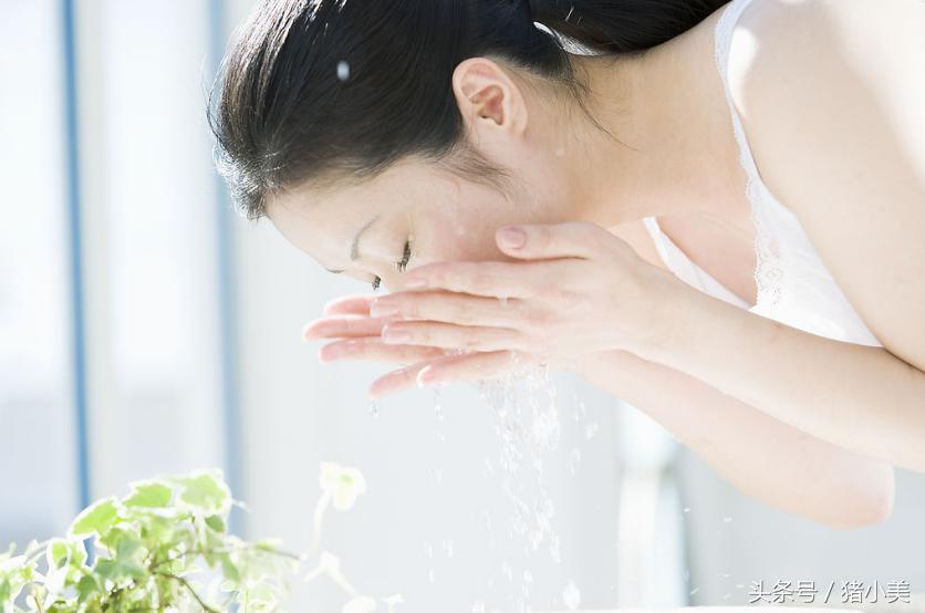 跟着我这样做，你也可以白的像日光灯