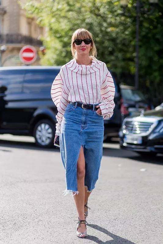 今年流行的前后开叉牛仔半裙,2022流行的牛仔半裙