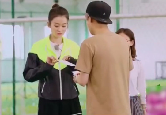 鹿晗乔欣打篮球,鹿晗玩萝卜蹲踢王勉