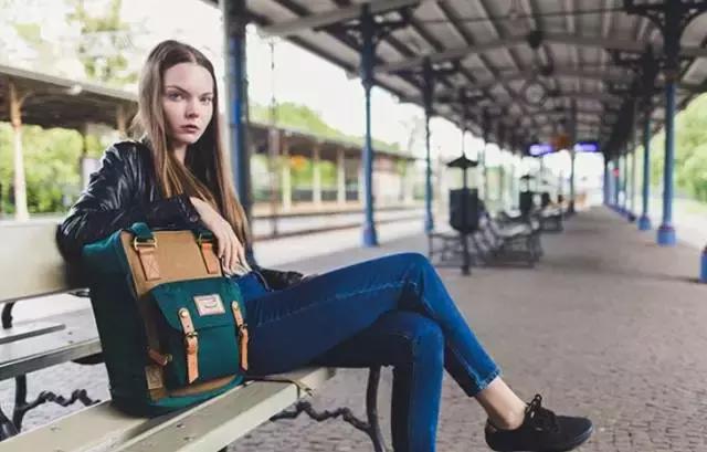 背了这个“甜甜圈”包包，我彻底放弃了北极狐