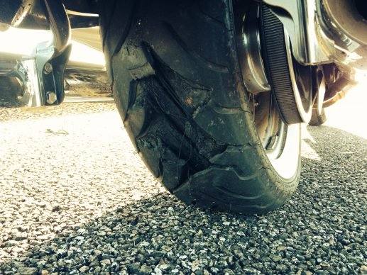 摩托车扎胎的应急处理方法,摩托车胎被钉子扎了怎么办