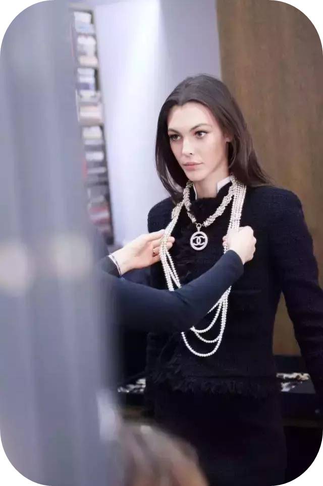 珠宝不是消耗品,珠宝对女人来说就是必需品