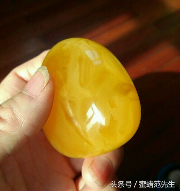 如何区分天然蜜蜡跟烤色蜜蜡,如何区分天然蜜蜡与烤色蜜蜡