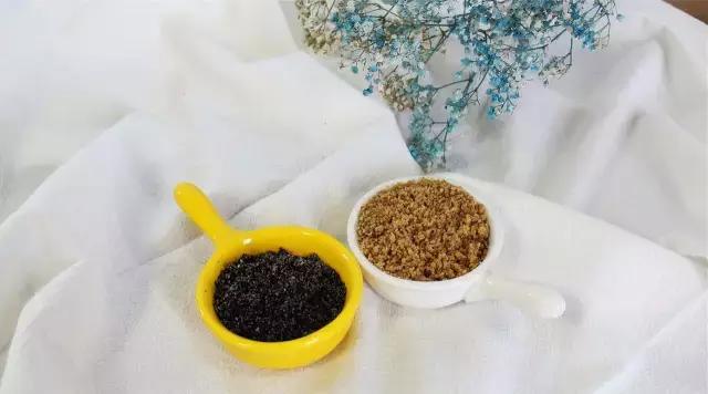 自制黑芝麻虾皮粉,黑芝麻粉怎么吃补钙好