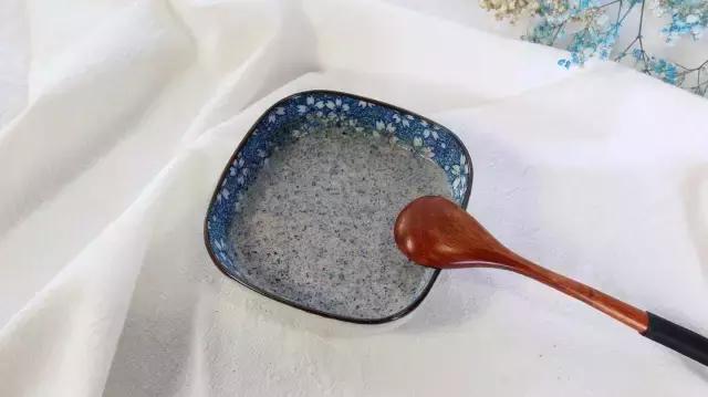自制黑芝麻虾皮粉,黑芝麻粉怎么吃补钙好
