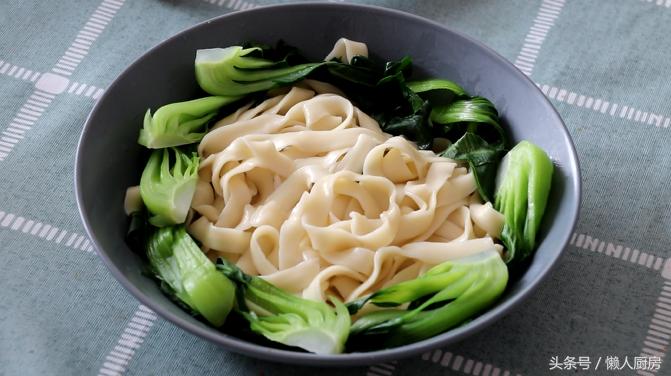 教你做一碗油泼辣子面,教你做油泼面的方法