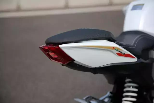 小幽灵ad125摩托评测,小幽灵ad125摩托车