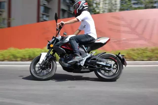 小幽灵ad125摩托评测,小幽灵ad125摩托车