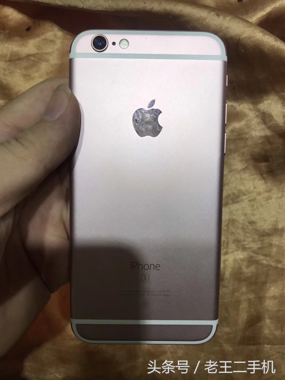老王，我昨天淘了部64g的iPhone7，美滋滋
