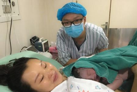 孕39周胎儿在宫内头位姿势图片,35周头位宝宝在肚子里的姿势