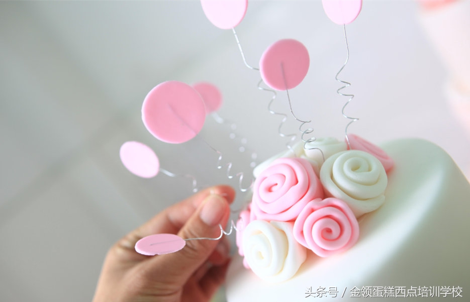 翻糖蛋糕的翻糖怎么做,翻糖蛋糕新手制作