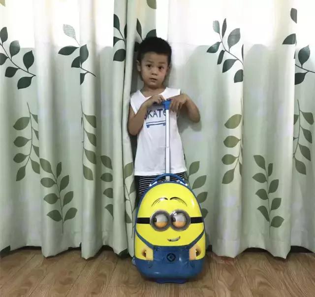 中山大道潮童街拍：很萌很酷很厉害，还会耍宝！