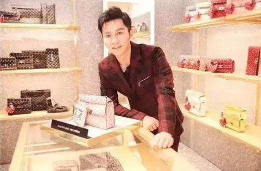 prada三合一包包七夕,prada包大爆款