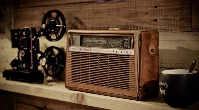 一代人的回忆女声,回忆听收音机的时光