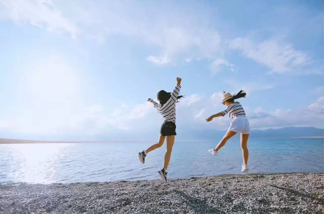 大手牵小手我们一起走,大手牵小手我们一起走图片