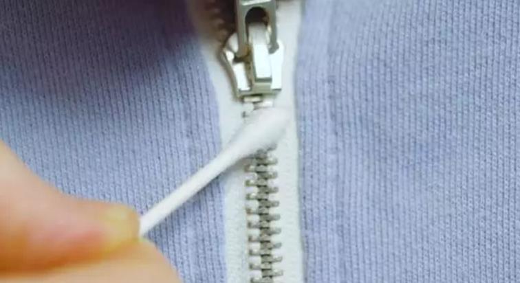 衣服拉链拉不上了怎么办,衣服拉链拉不住了怎么拉顺畅