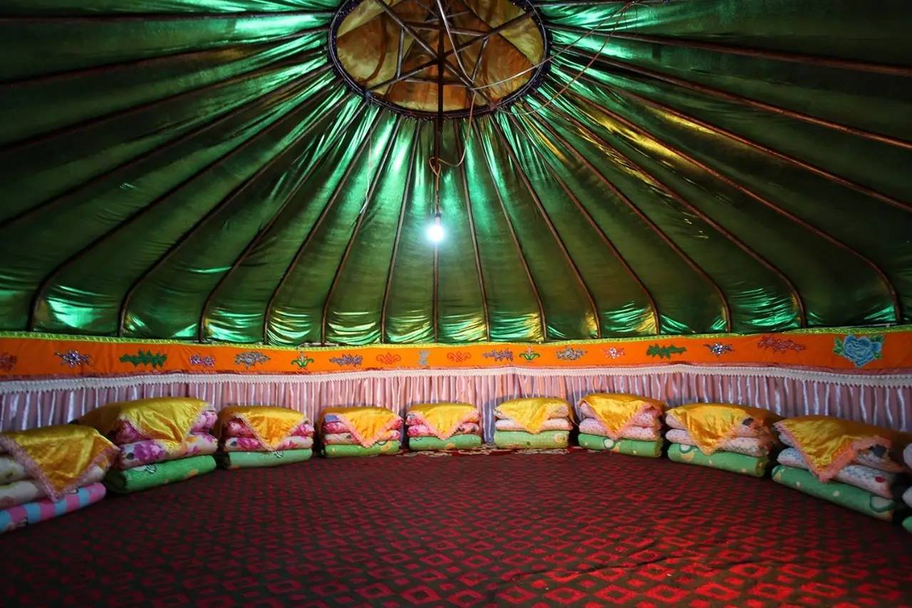 大手牵小手我们一起走,大手牵小手我们一起走图片