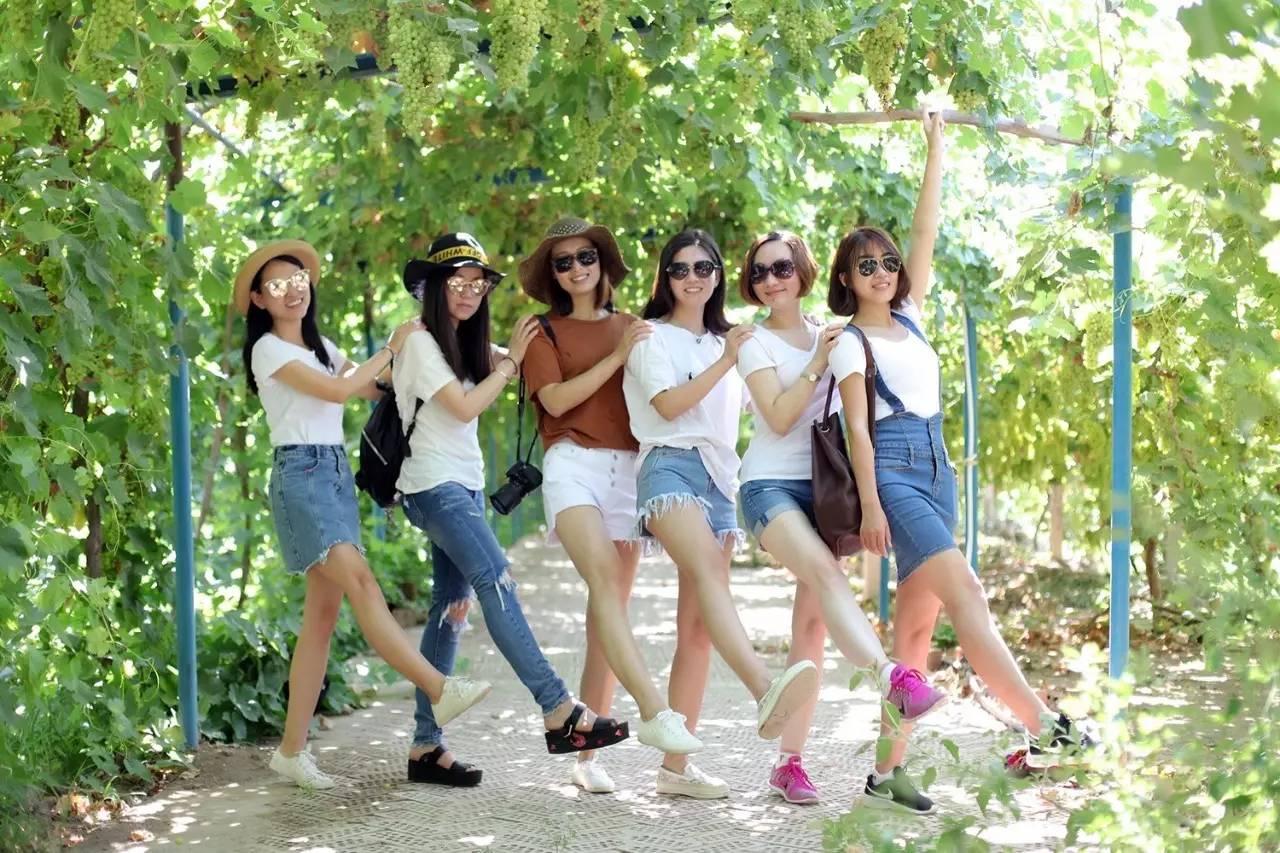 大手牵小手我们一起走,大手牵小手我们一起走图片