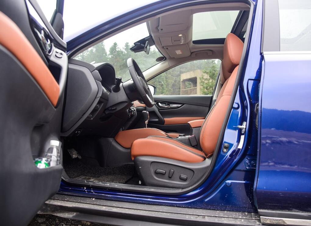 2017款奇骏CVT至尊版用车感受，显示屏太小像山寨的