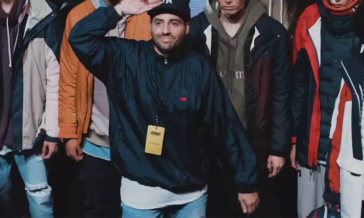 你喜欢的亚瑟士，是被一个鞋贩子带火的！