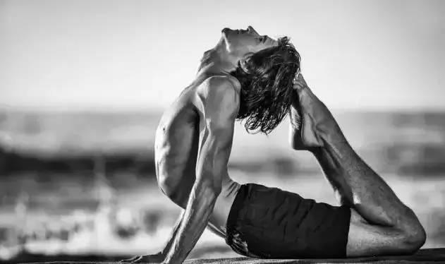 阿斯汤加瑜伽适合年龄大的人吗,瑜伽阿斯汤主要是练什么