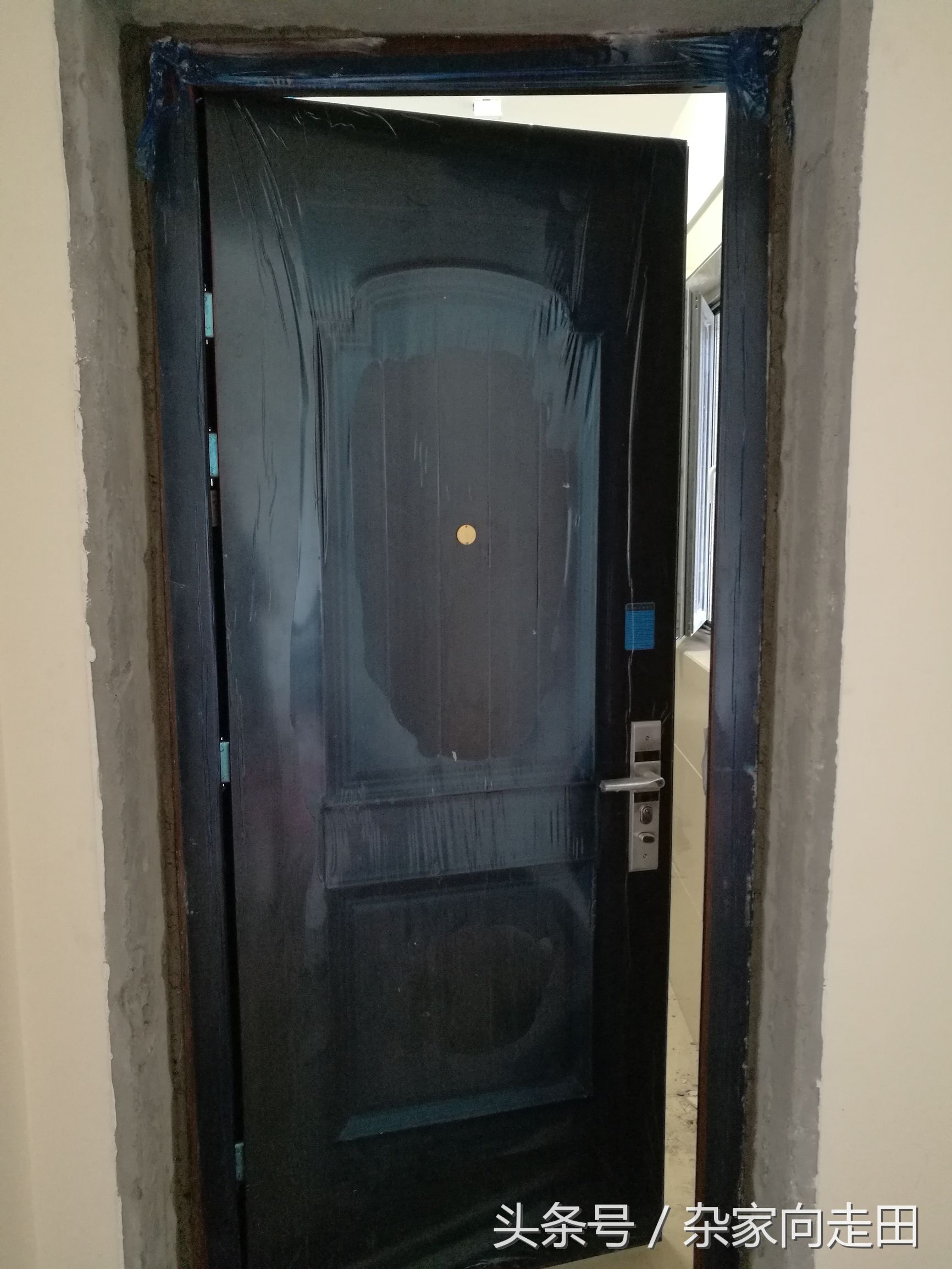 防盗门内开改外开操作过程,防盗门外开改内开演示图