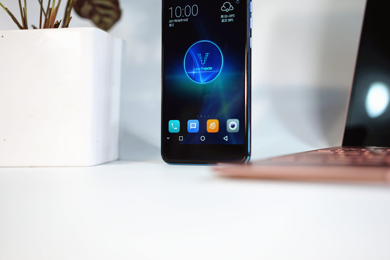 青橙vogav激光投影手机多少钱,青橙voga激光投影手机换电池