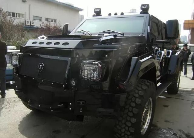 1500万骑士十五世去洗车,洗车员工直摇头:装甲车我们洗不了