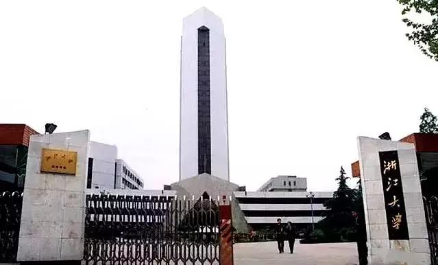 走过3570米,站在延安路尽头,闻到了这座城市繁华过尽的味道