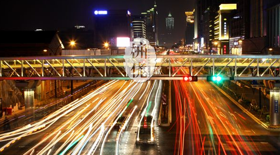 走过3570米,站在延安路尽头,闻到了这座城市繁华过尽的味道