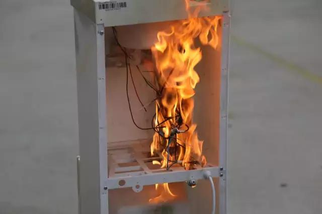 饮水机没水了会起火吗,饮水机没水了还加热会着火吗